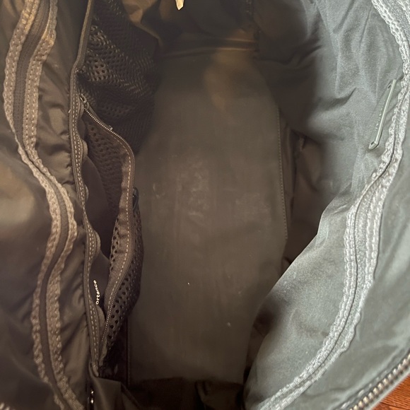 COPY - Lululemon go getter duffle - Picture 4 of 8